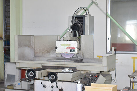 試作から量産まで精度を確認する検査工程の様子