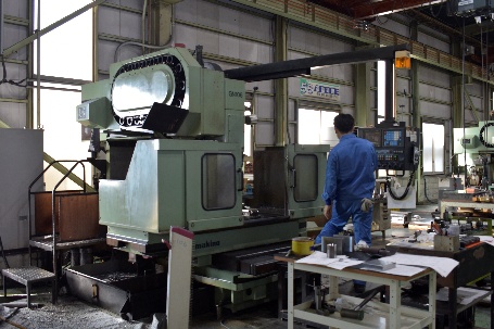 群馬県高崎市の製造設備を備えた工場内部の様子