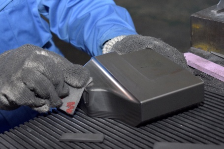 金属加工と金型製作に対応する生産設備の写真